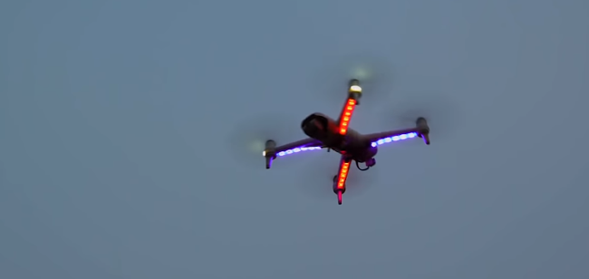 Drohne mit Beleuchtung